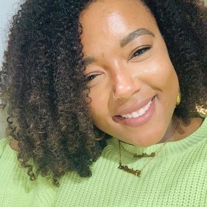 Meet your Posher, Bee